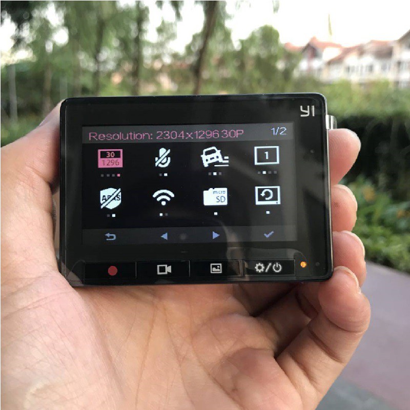 Camera hành trình Xiaomi Yi Dash độ nét 2k, góc quay 165 độ | BigBuy360 - bigbuy360.vn