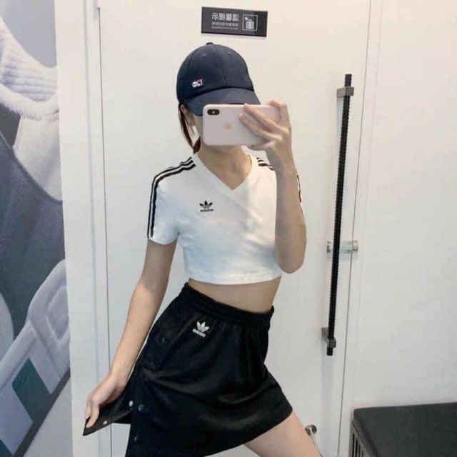 Áo croptop giống Jennie và Rosé