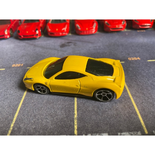 Xe Hot Wheels Ferrari 458 Italia variant kính