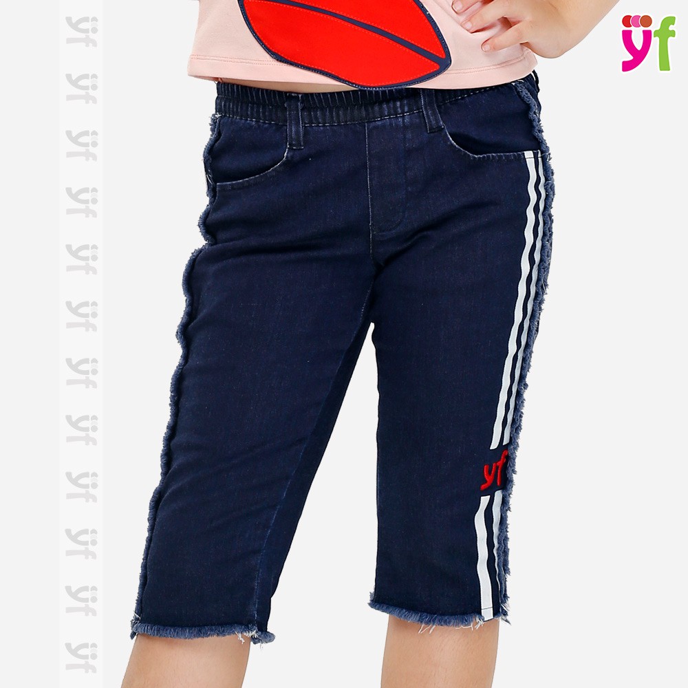 Quần jeans lửng YF ngang gối trang trí 2 viền sọc năng động, kiểu dáng sporty 8QX018