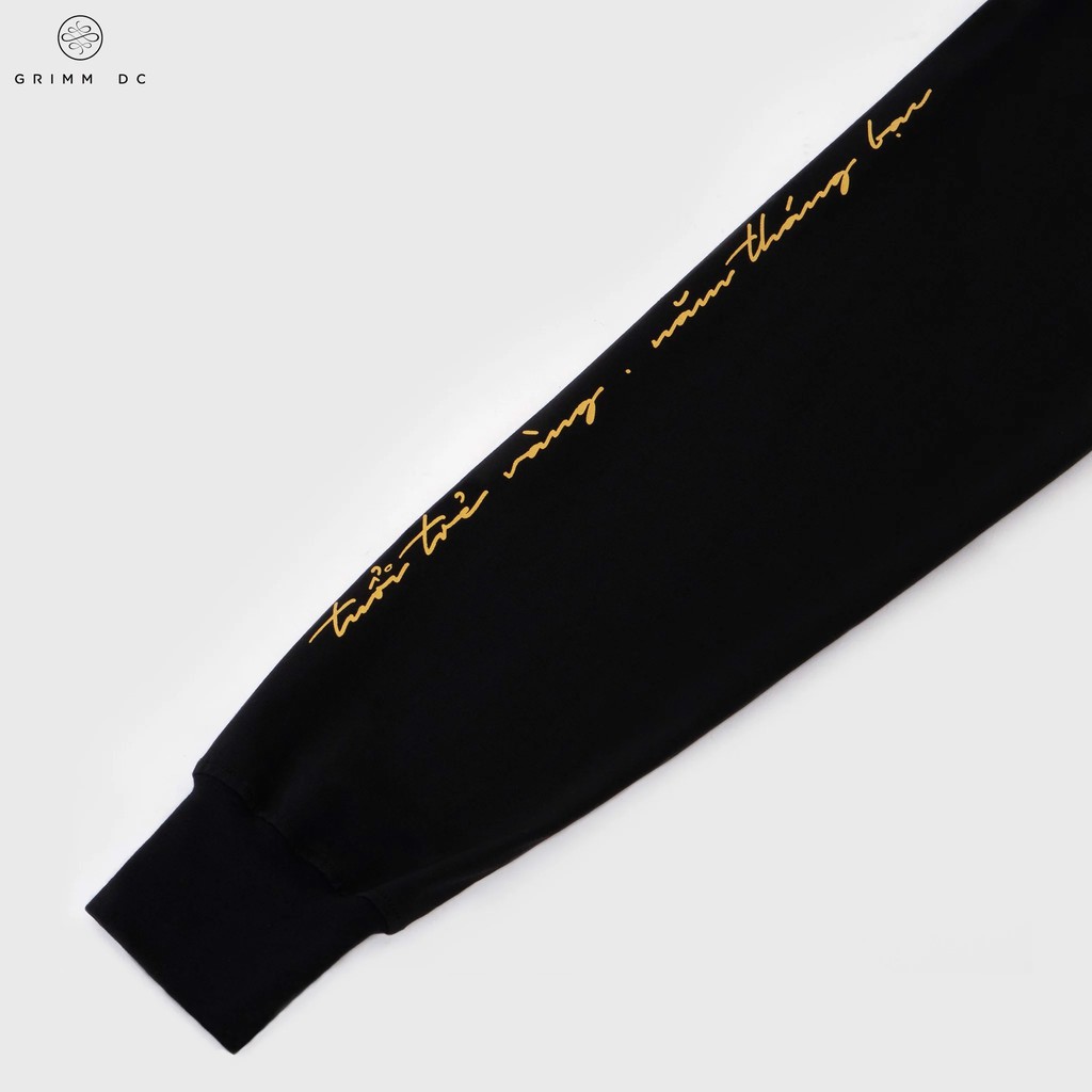 Grimm DC Áo tay dài Sống cho hết đời thanh xuân 2 phối màu đen và trắng