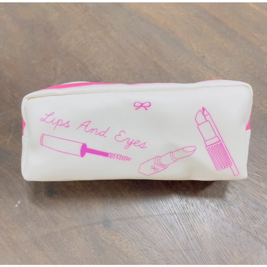 Bóp để đựng mỹ phẩm hay bóp viết cho bé