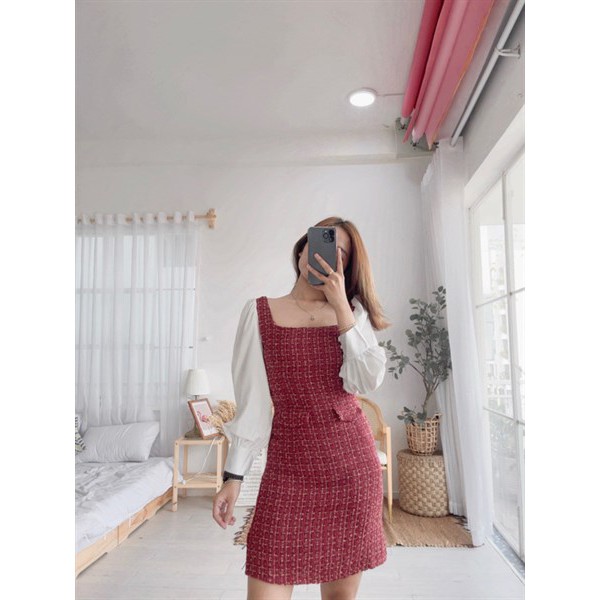 Đầm đỏ dạ phối tay trắng
