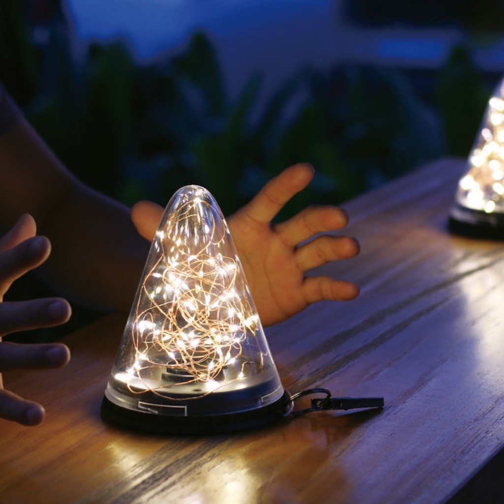 Đèn ngoài trời, đèn LED trang trí sân vườn hình nón nhiều chế độ tự động chớp tắt dùng năng lượng mặt trời Solar