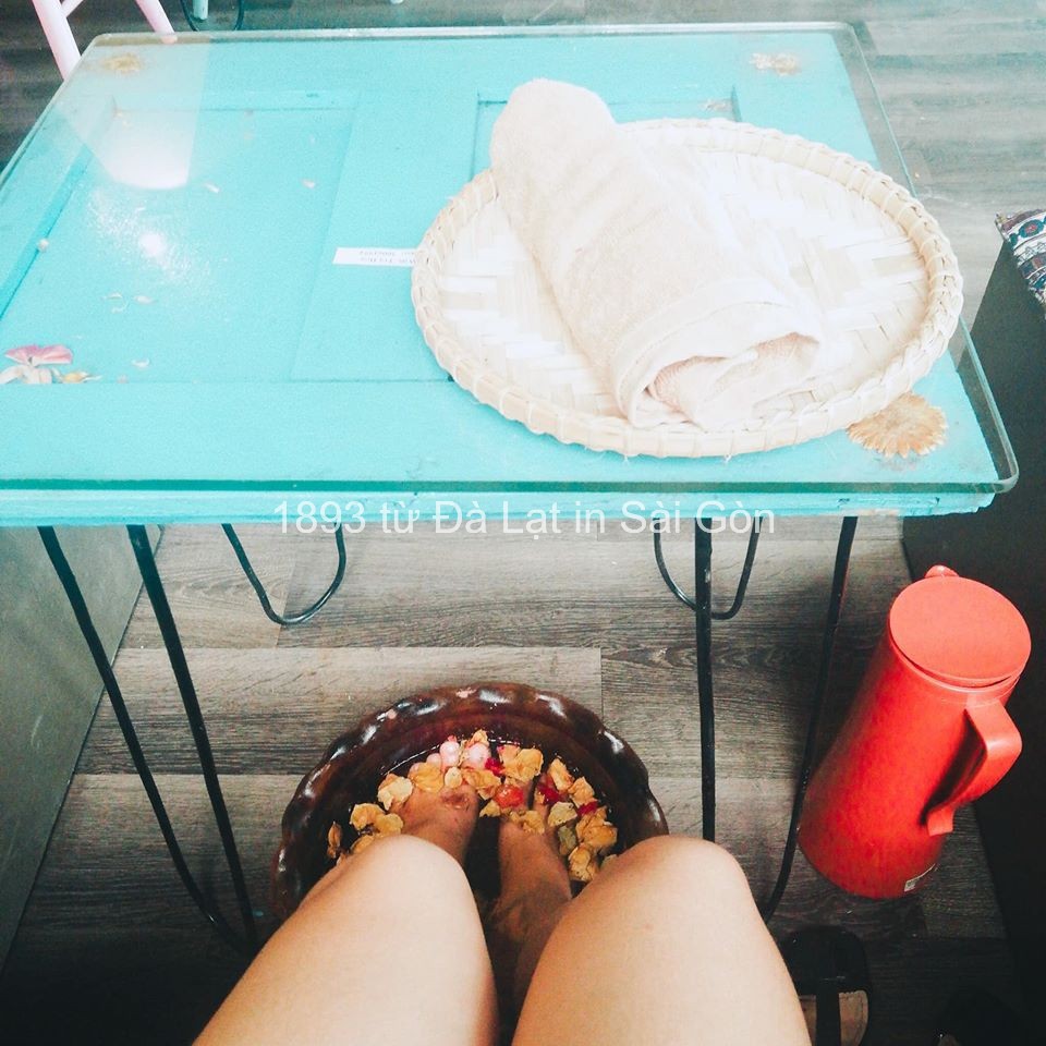 Muối ngâm chân thảo mộc, hoa, dầu dưỡng chân Đà Lạt 1893 thư giãn (15 lần dùng) | BigBuy360 - bigbuy360.vn