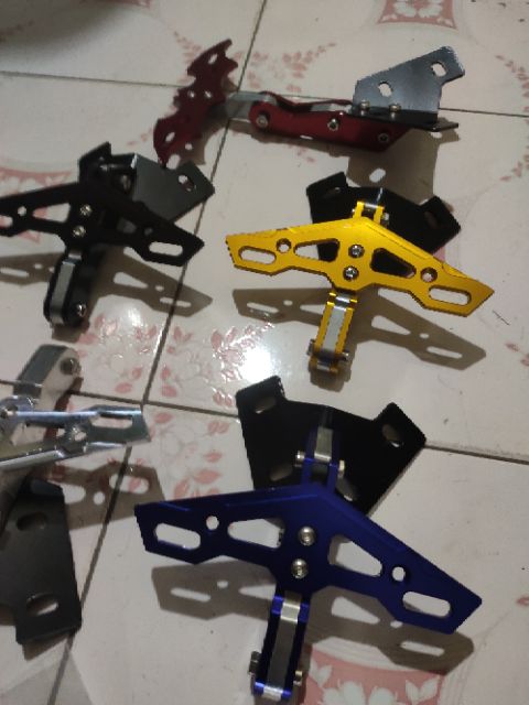 Pát biển số gập kiểu cánh dơi CNC