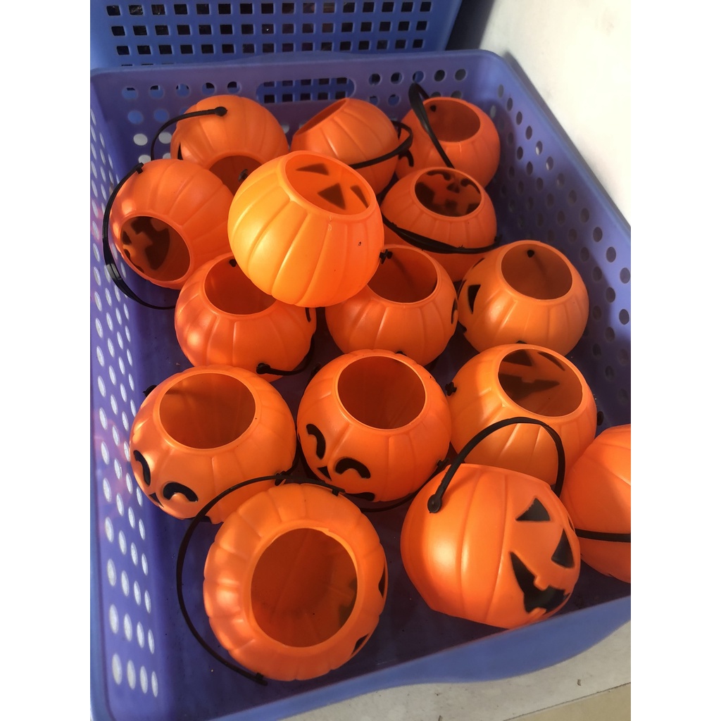 Giỏ xách bí ngô size nhí đựng kẹo cho bé chơi Halloween và trang trí lễ hội hóa trang