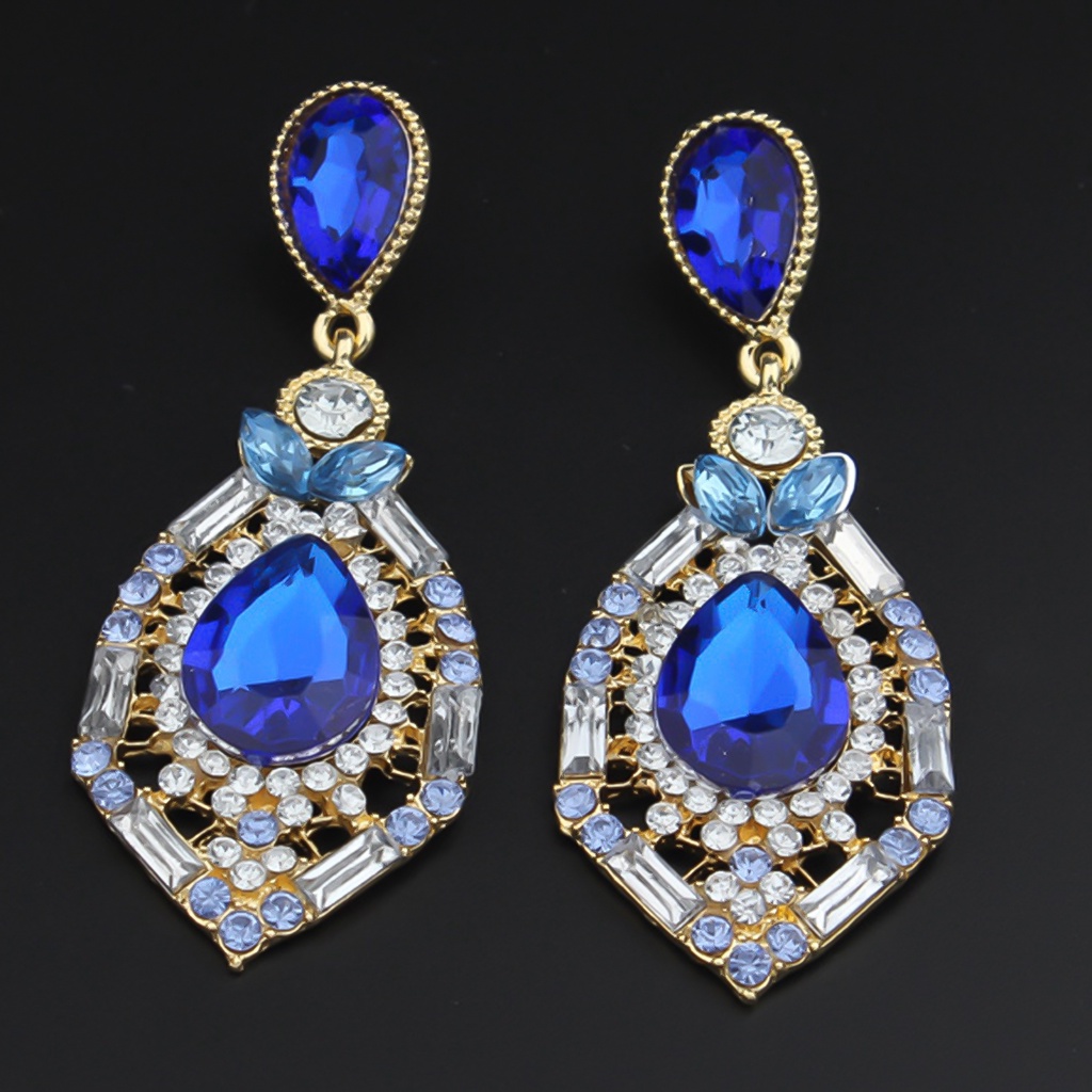 Bông tai đính đá kiểu dáng sang trọng