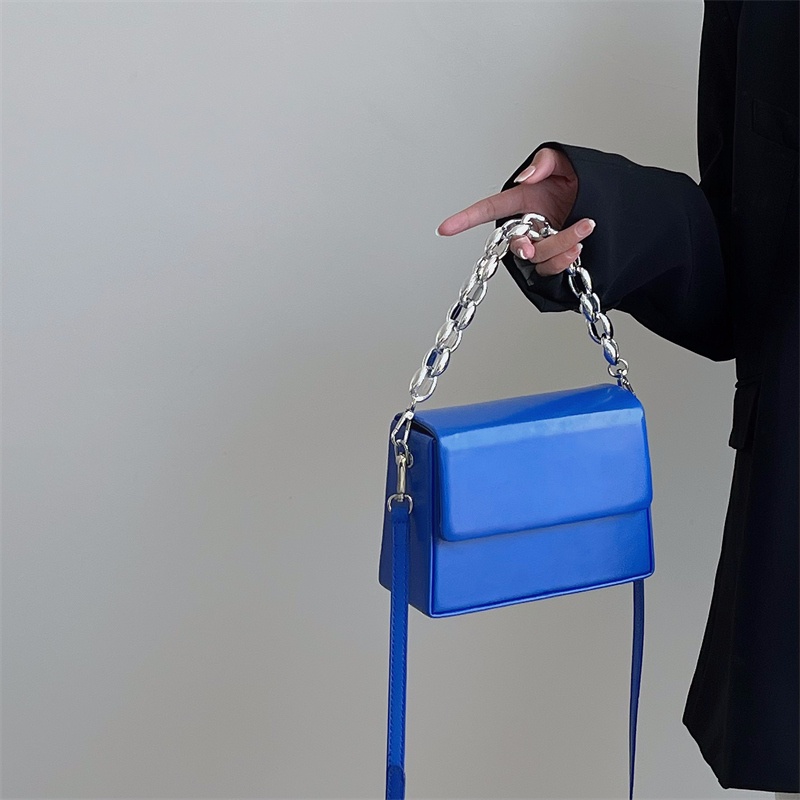 Túi Xách Đeo Vai Kiểu Vuông Nhỏ Phối Dây Xích Thời Trang Cao Cấp