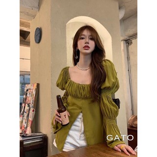 Áo xẻ cổ vuông retro