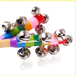 Lục lạc cán gỗ cầu vòng cho bé