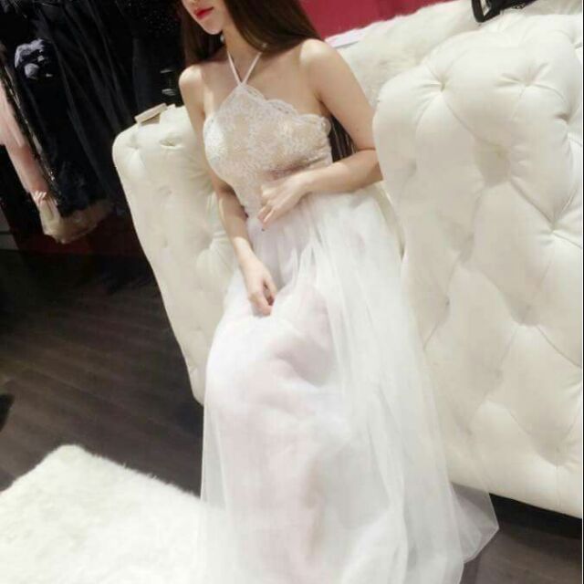 Đầm dạ hội cổ yếm sang trọng
