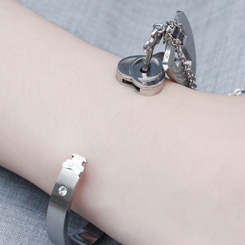 Bộ vòng cổ mặt chìa khóa + vòng tay hình trái tim có lỗ khóa cho cặp đôi