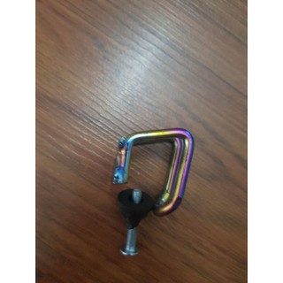 Móc treo đồ giữa titan