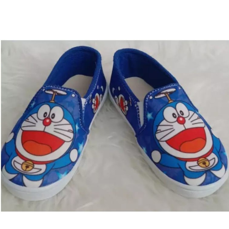 Giày Thể Thao Không Dây In Hình Doraemon Xinh Xắn Cho Nữ