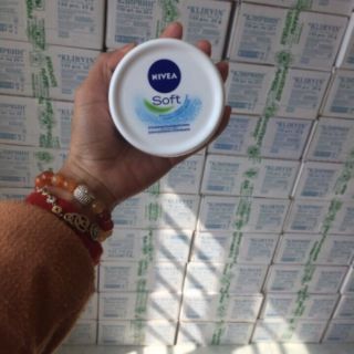Kem dưỡng nivea soft 200ml