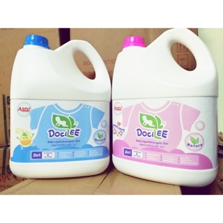 Nước giặt xả Docilee tặng bàn chải