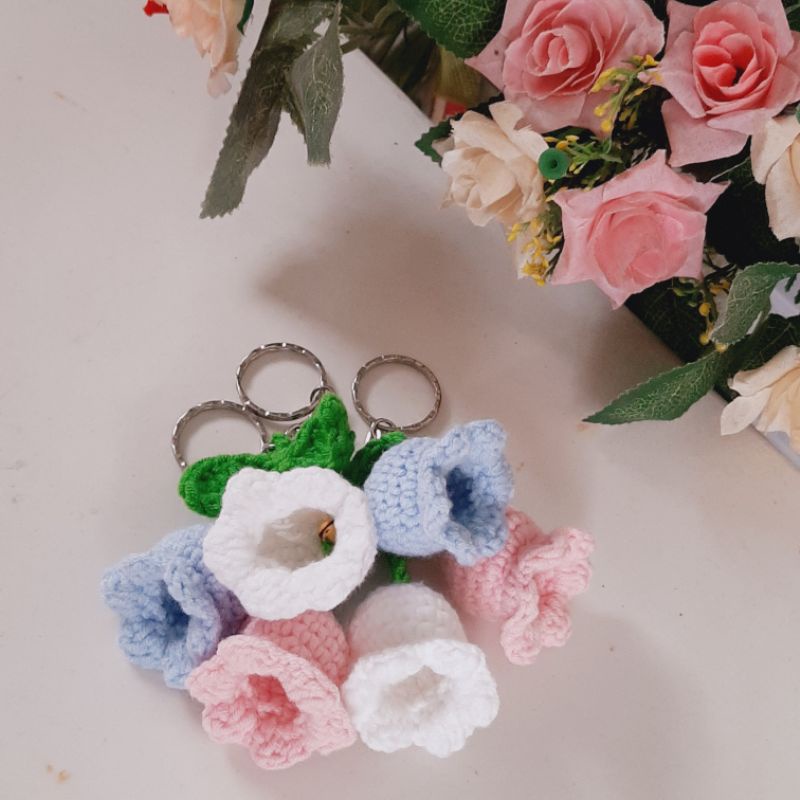 Móc khóa hoa chuông có gắn chuông - Crochet bell flower