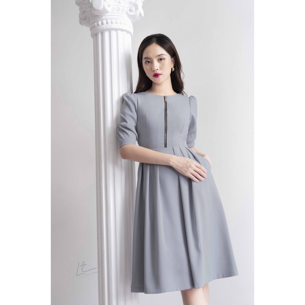 VÁY XÒE TAY BỒNG KHÓA ĐỒNG TRƯỚC NGỰC | BigBuy360 - bigbuy360.vn