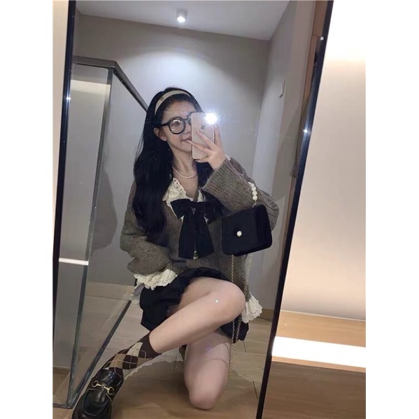 Áo len cardigan + váy ngắn hai mảnh phù hợp với phụ nữ