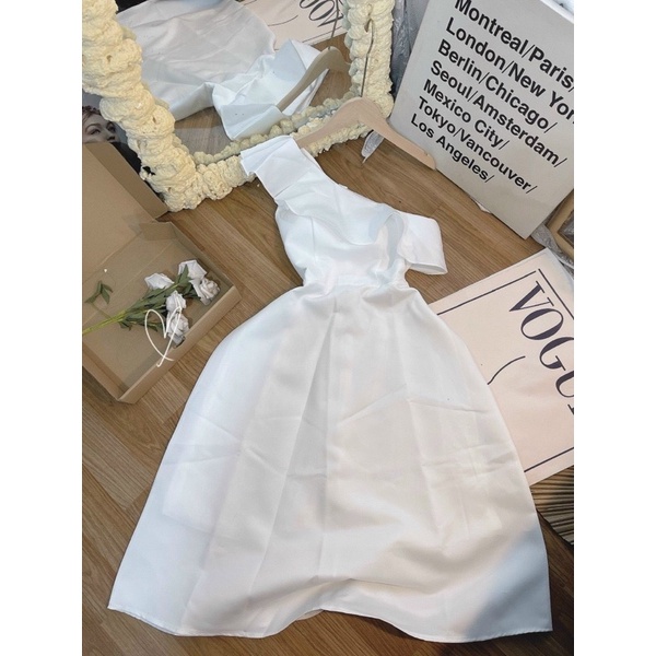 ĐẦM MIDI TRẮNG LỆCH VAI BÈO