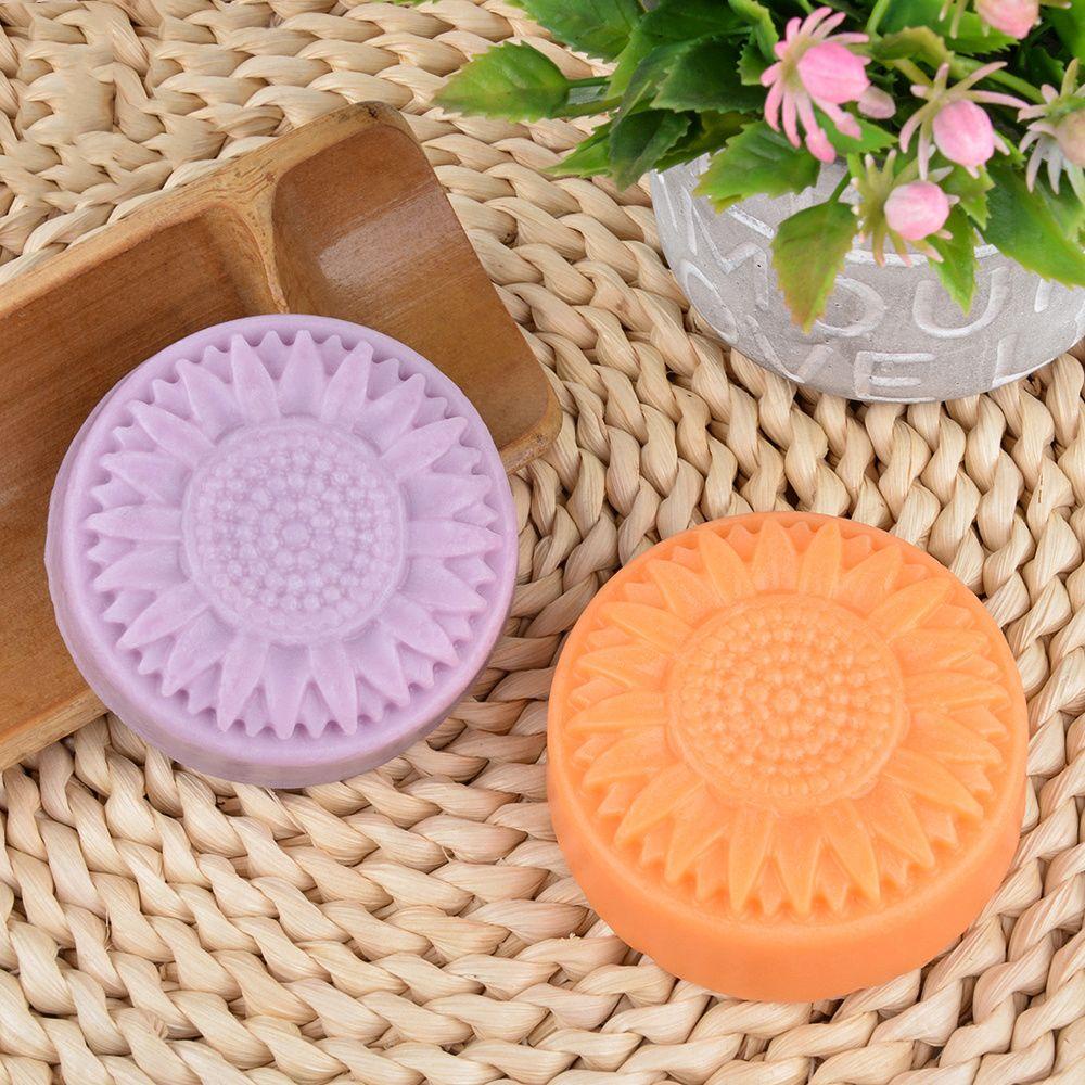 Khuôn Silicone Làm Xà Phòng 6 Ngăn Hình Bàn Chân Em Bé Đa Năng
