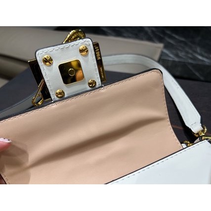 FENDI Túi Thể Thao Đeo Vai Cỡ Lớn Thời Trang Cho Nữ