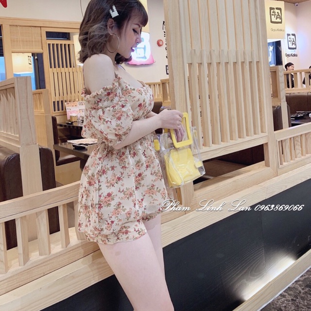 Jum hoa trễ vai