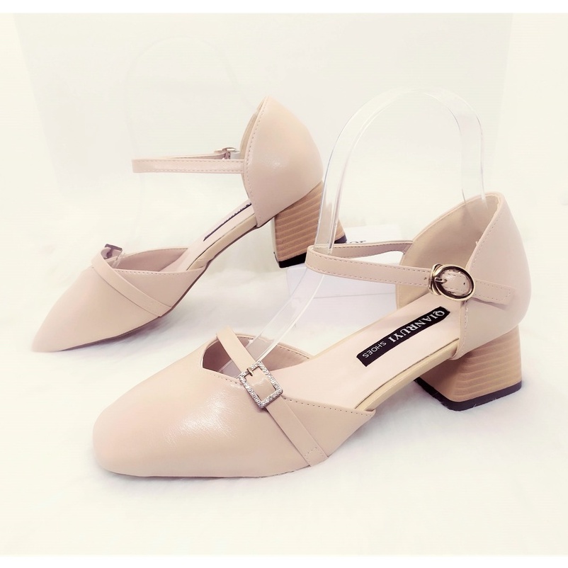 Giày cao gót mũi vuông chất da bóng màu nude, gót vuông cao 5 cm có quai quanh cổ chân