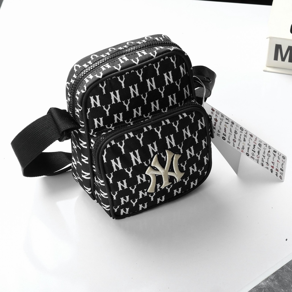 Túi đeo chéo MLB hoạ tiết monogram dành cho cả nam và nữ phong cách Hàn Quốc - Hùng Nón Hiệu