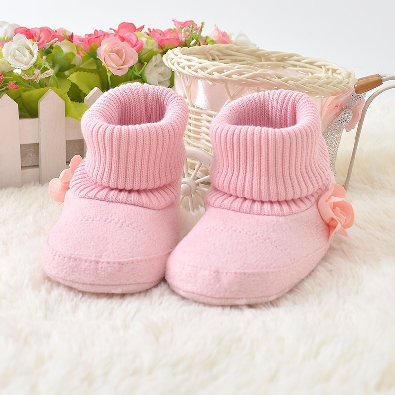 Giày bốt vải len đính hoa xinh xắn cho bé
