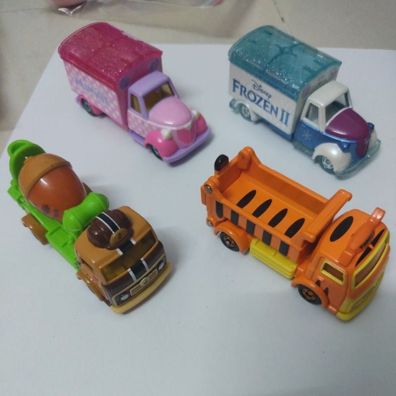 xe mô hình Tomica- Disney Caspals