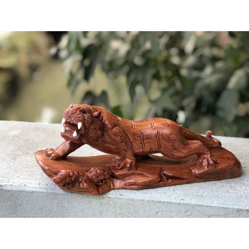 Tượng con hổ phong thủy gỗ hương 30cm