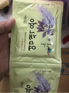 Gói gội tóc là đen