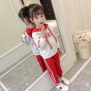 Bộ thể thao có mũ cho bé