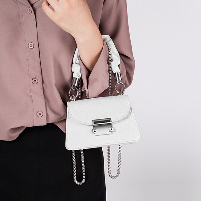 Túi đeo chéo nữ dáng vuông phối dây xích acrylic phong cách thời trang cho phái nữ