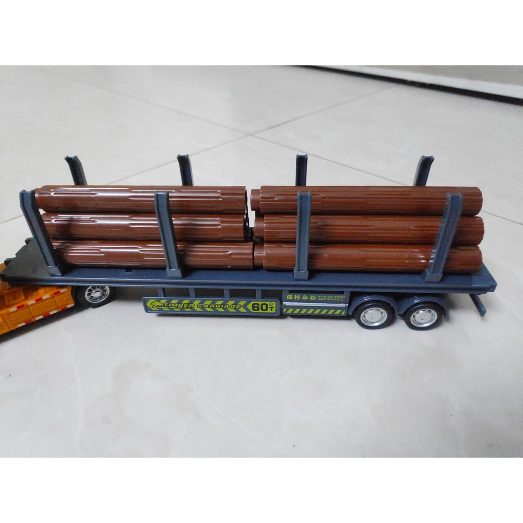 Đồ chơi xe đầu kéo vận chuyển khai thác gỗ có chạy đà và nhiều thanh lắp ghép