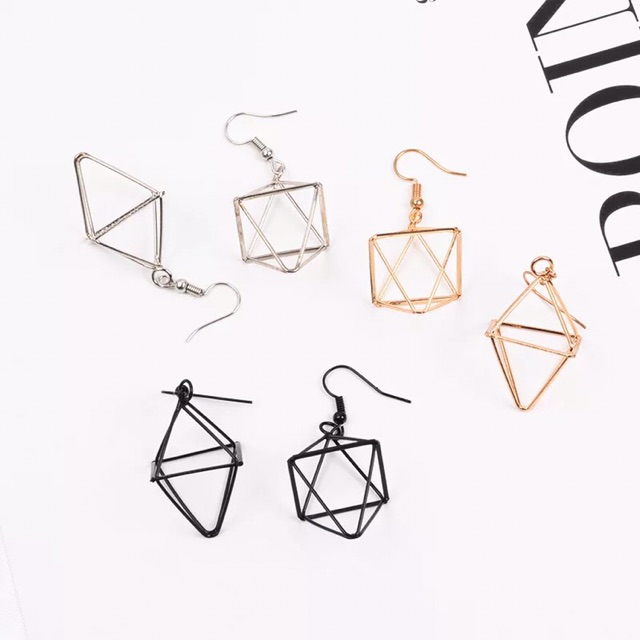 Bông tai hình khối 3 chiều