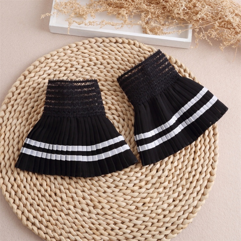 Vòng Tay Giả Xếp Ly Màu Trắng Đen Tháo Rời Được HAN