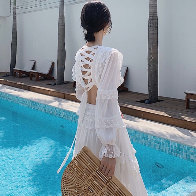 ( sẵn 1c) Váy voan phối ren trắng dáng dài maxi xếp tầng hở cut out hở eo đan dây lưng hở lưng tay dài tay loe cổ chữ V