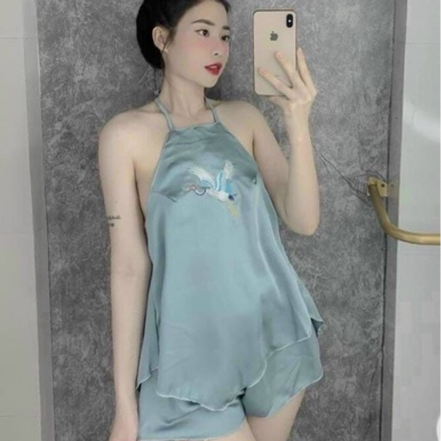 Bộ satin yếm hạc thêu xẻ tà sau sexy dưới 57kg - linhnguyenshop