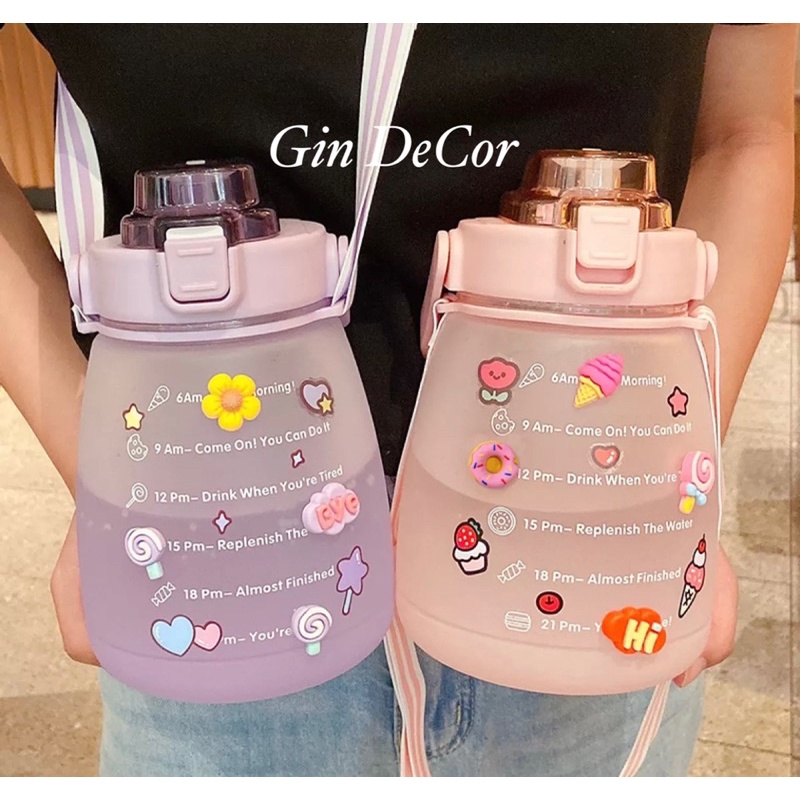 Bình nước 1300ml Cute chia vạch và có khung giờ nhắc nhở uống đủ nước