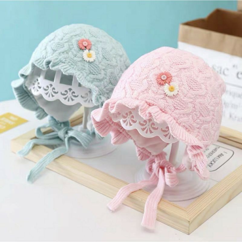 Mũ len bèo Hoa Cúc cho bé có dây buộc chống gió và giữ ấm cho bé từ 0 tháng đến 2 tuổi. Mũ nón len đội mùa đông cho bé