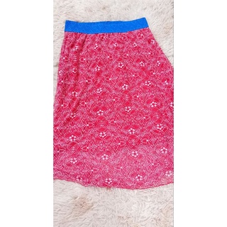 Chân váy dài, hoa lỗi chỉ nhẹ , ren k lỗi