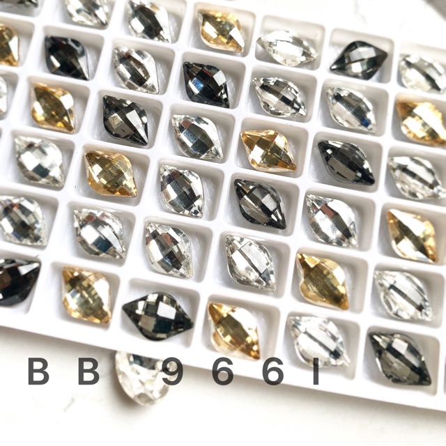 Tam giác khối nail trang trí móng tay
