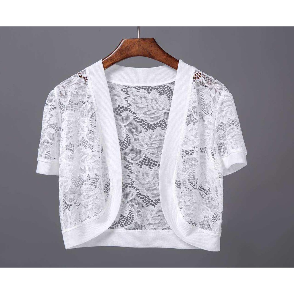 Áo khoác ren tay cộc mặc ngoài váy.