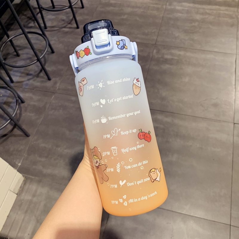 Bình Nước 2 Lít Dễ Thương Cho Người Lười Uống Nước Có Ống Hút Vạch Chia Giờ