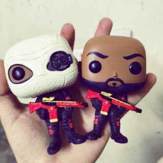 Combo Funko Deadshot hàng đẹp nhưng k đứng được, nên giảm giá: 160k (nhưng nhúng nc sôi nắn rồi để nguội là đứng đc)