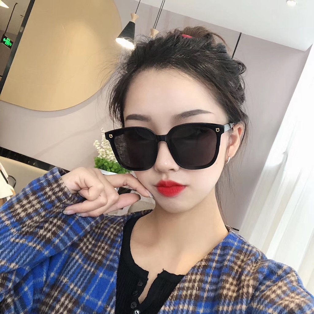 Kính mát thời trang gọng lớn YR