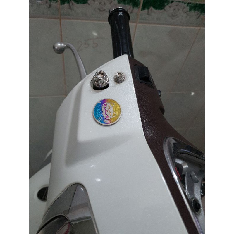 ốc chân kiếng xe máy gắn đủ loại xe
